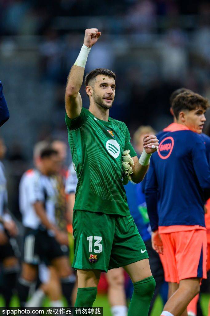 关于巴萨门将出击失手，赫塔菲取得领先的信息