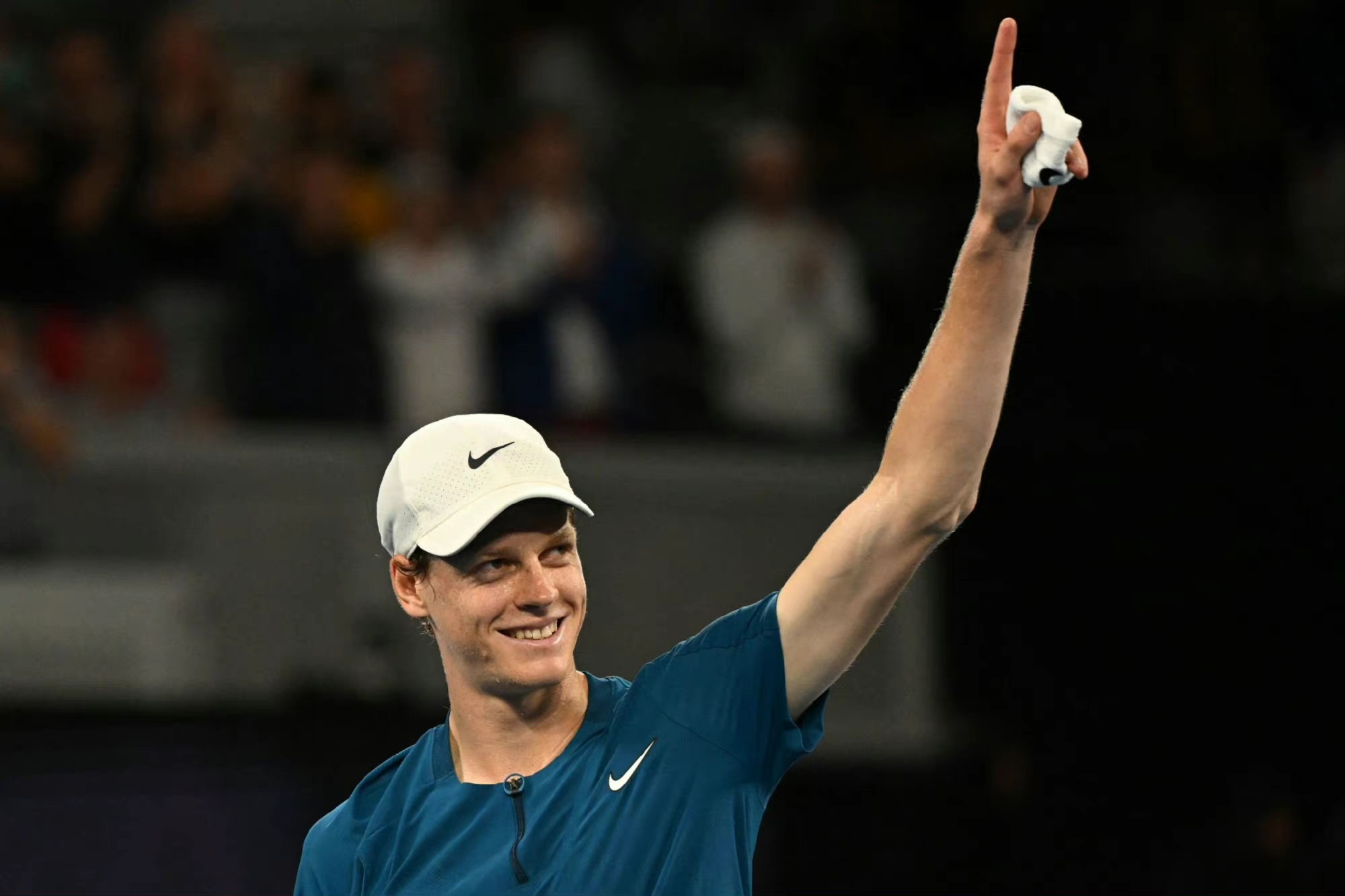 关于杭州绿城球员在比赛中展现实力，赢得尊重的信息