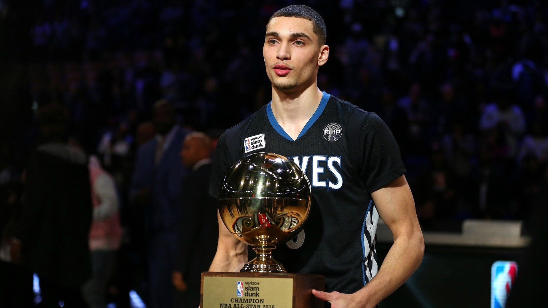 篮网完胜国王，伦纳德关键先生本色，定义比赛新维度